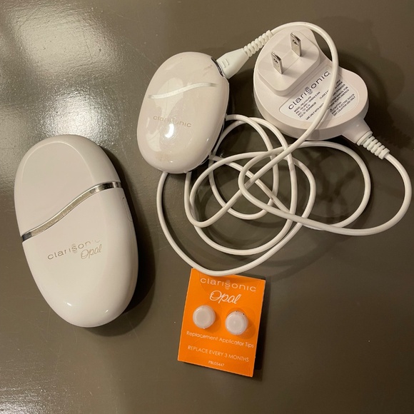 Clarisonic Opal Sonic Infusion System w/ 2 Sealed Replacement Heads and Charger - Picture 3 of 3